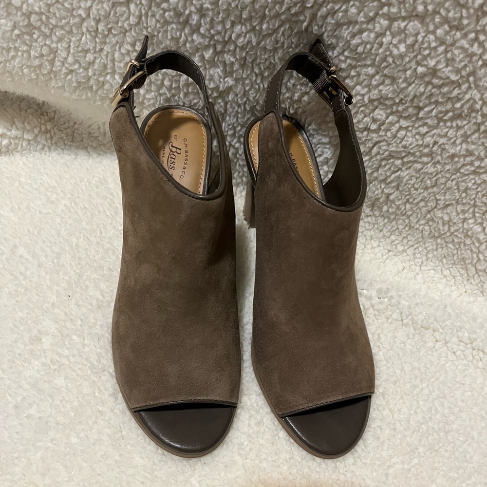 BASS WOMENS CYDNEY SUEDE PEEP TOE SLINGBACK SANDALS SIZE 8.5 IN TAUPE NEW!